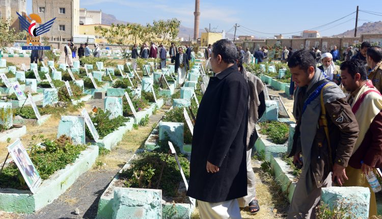 نائب مديرمكتب رئاسة الجمهورية زيارة ميداني الى روضة الشهداء والمعرض حق الشهاداء1